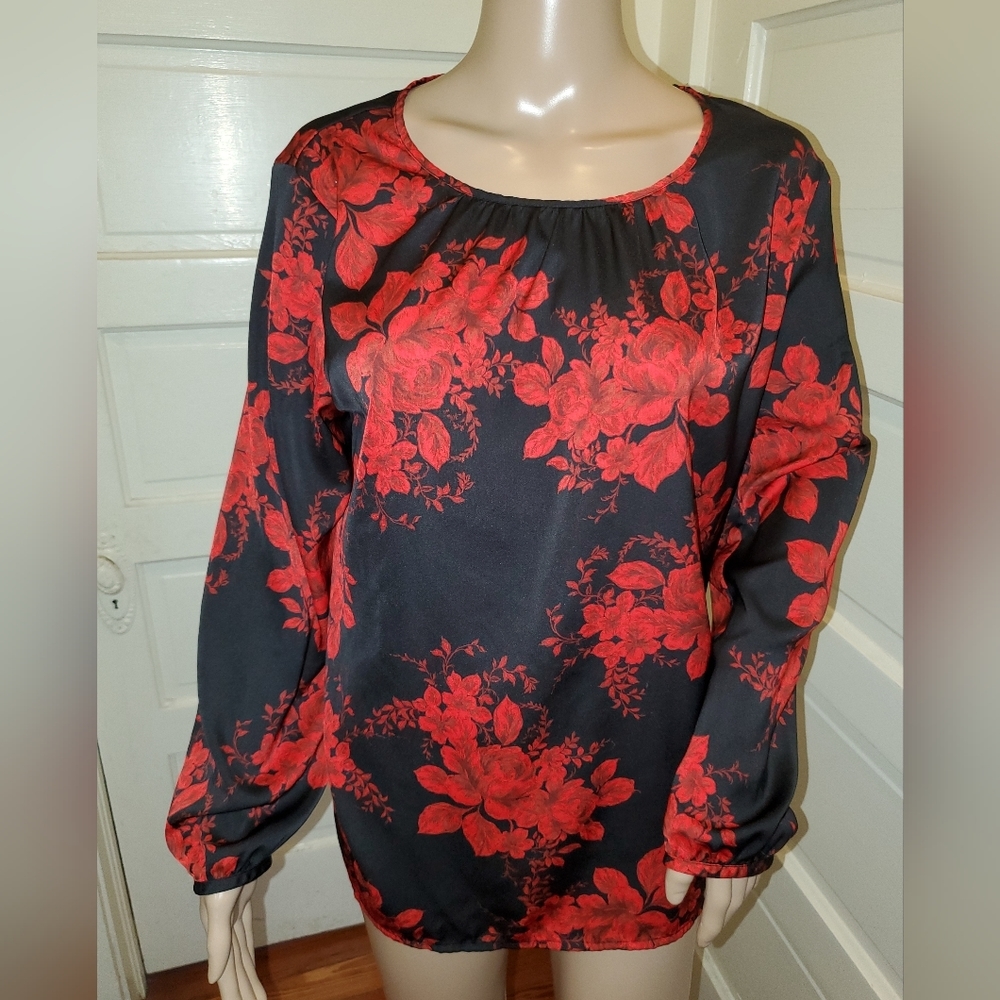 Croft & Barrow Black and Red Floral Blouse Size M